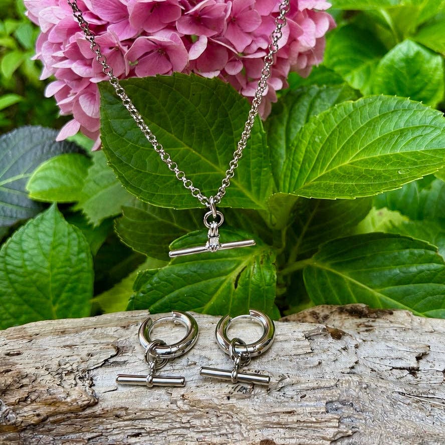 Boucles d'oreilles créoles barre en T plaquées rhodium