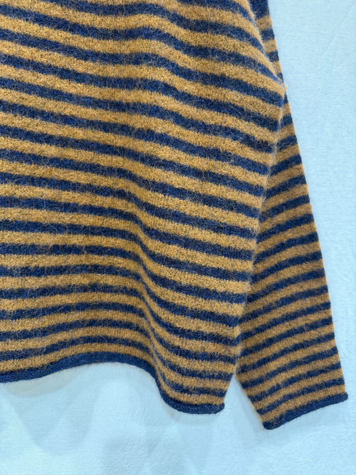 Pull rayé à rayures camel