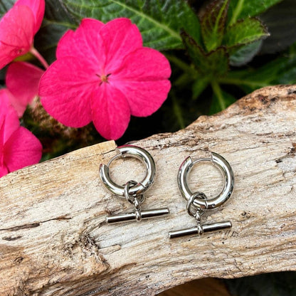 Boucles d'oreilles créoles barre en T plaquées rhodium