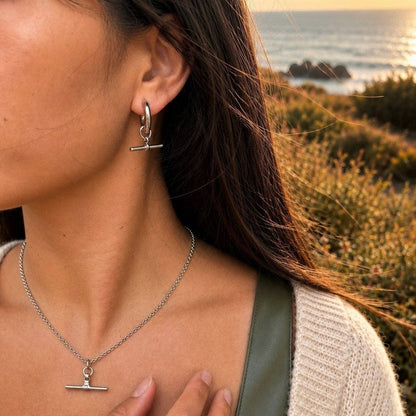 Boucles d'oreilles créoles barre en T plaquées rhodium